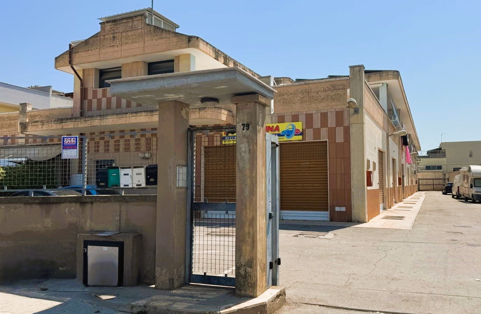 ID770 – APPARTAMENTO DUE VANI ACCESSORI CON POSTO AUTO ZONA ARTIGIANALE